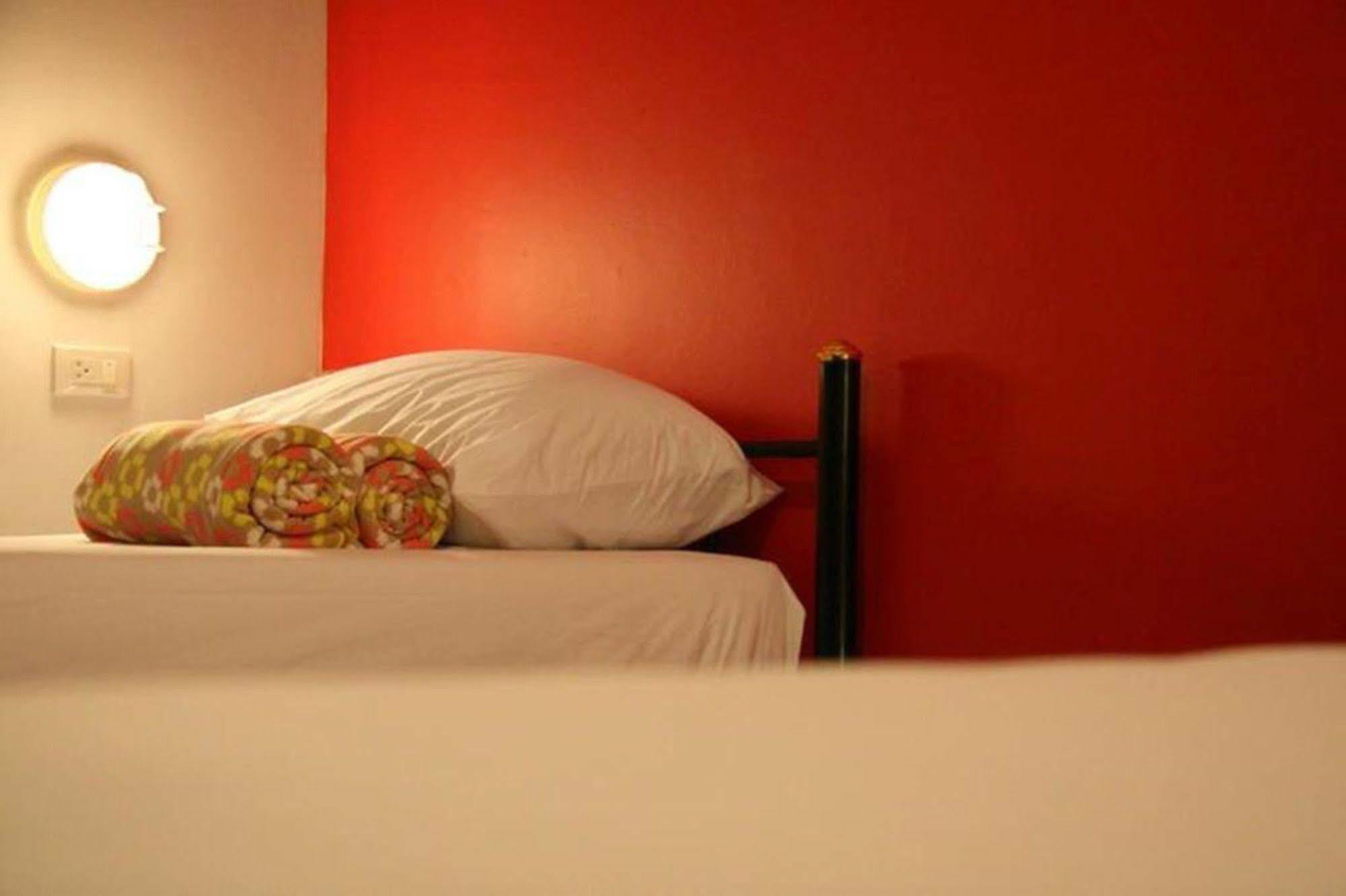 Kool Backpacker Hostel Patong Екстериор снимка