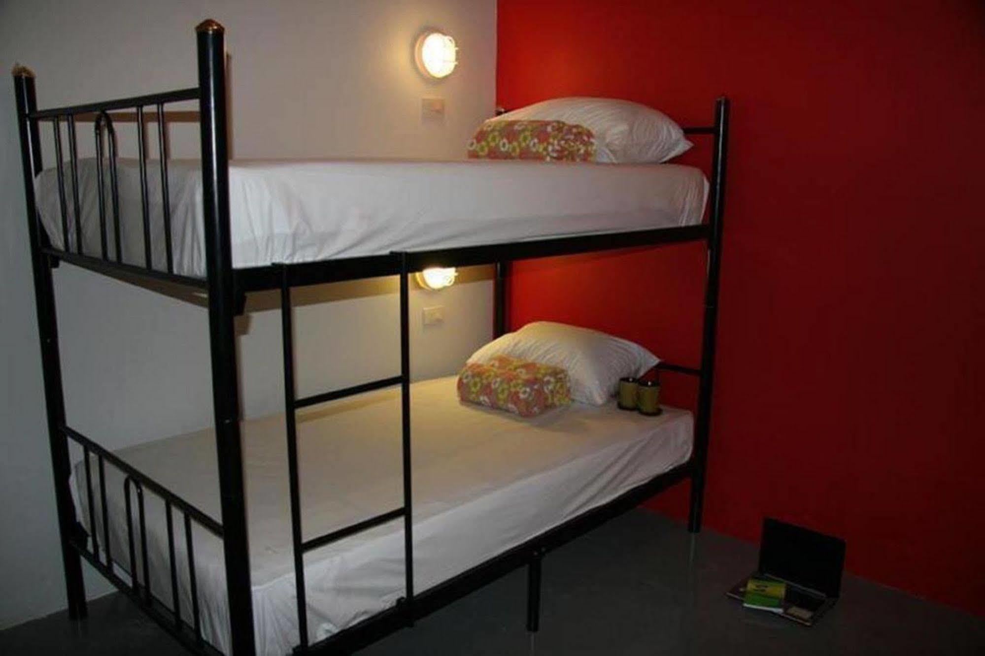 Kool Backpacker Hostel Patong Екстериор снимка