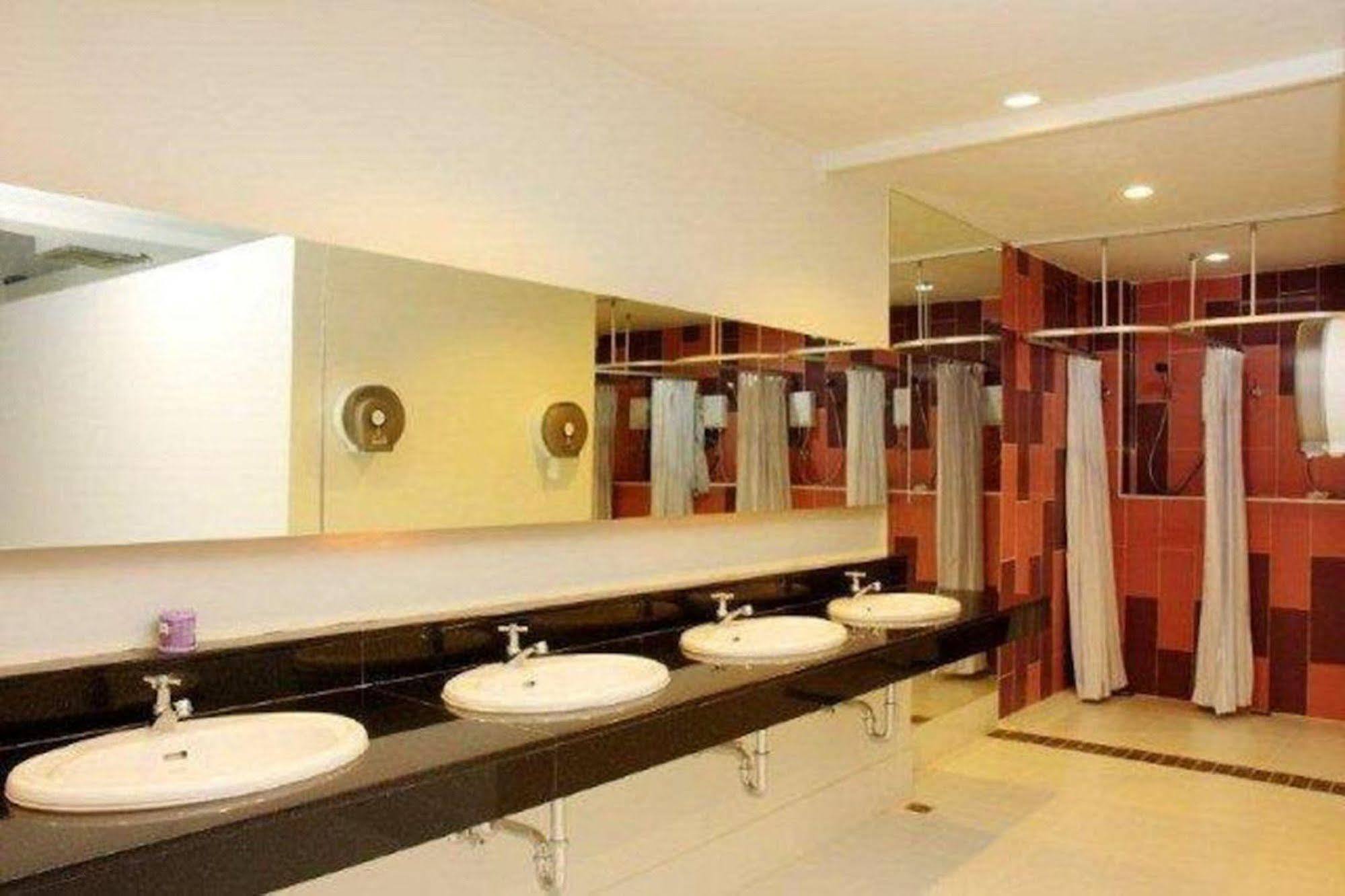 Kool Backpacker Hostel Patong Екстериор снимка